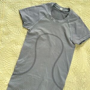 Swiftly Tech hip length TShirt. Lululemon Size 0